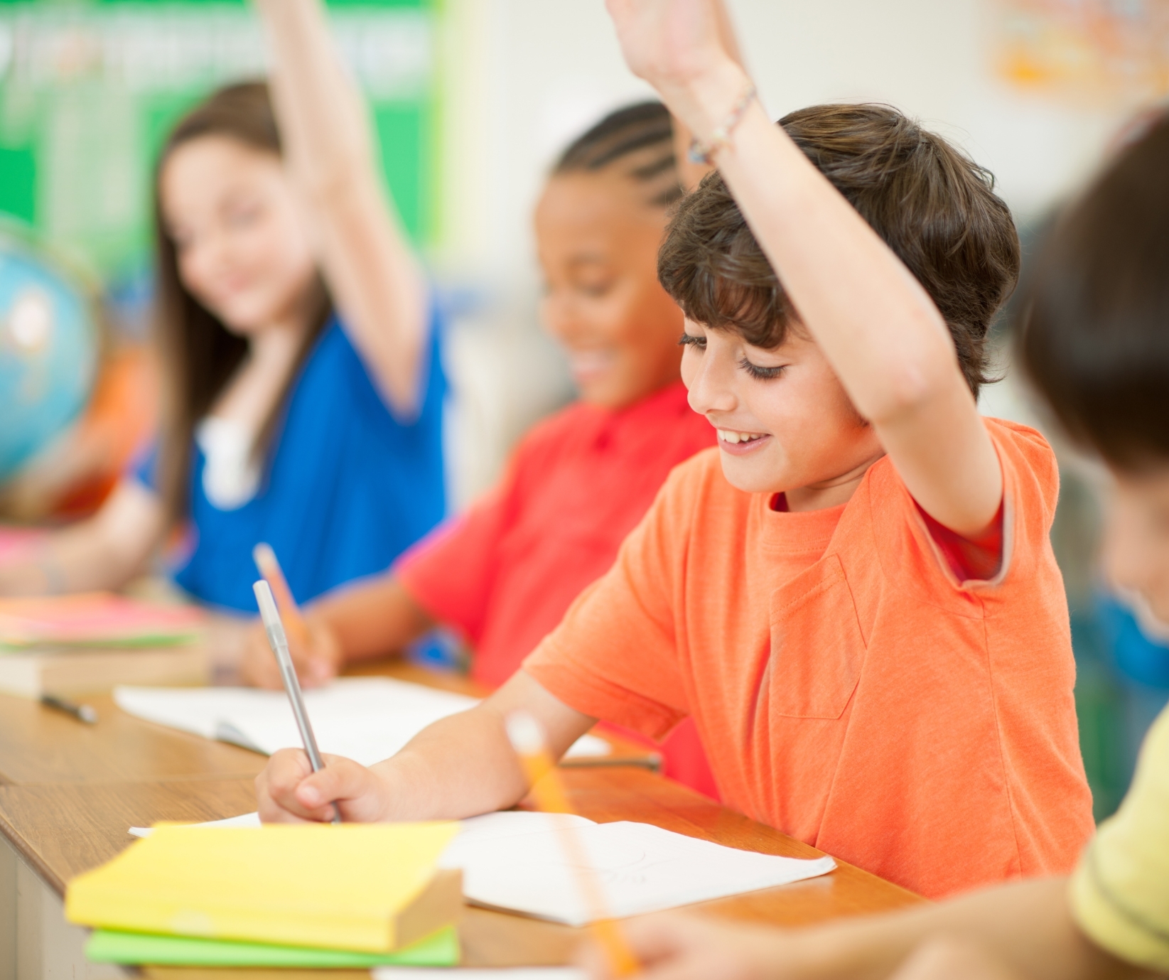 Symbolbild_Schüler:innen Bild zeigt Kinder im Klassenraum