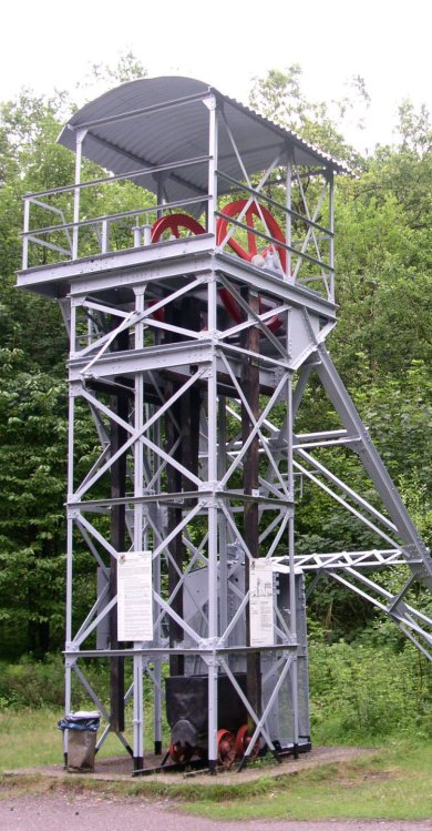 Das Bild zeigt den Förderturm Franziska-Schacht.