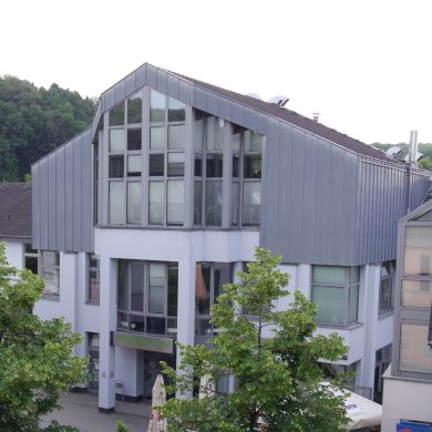 Außenansicht des Bürgerforums in Hoffnungsthal