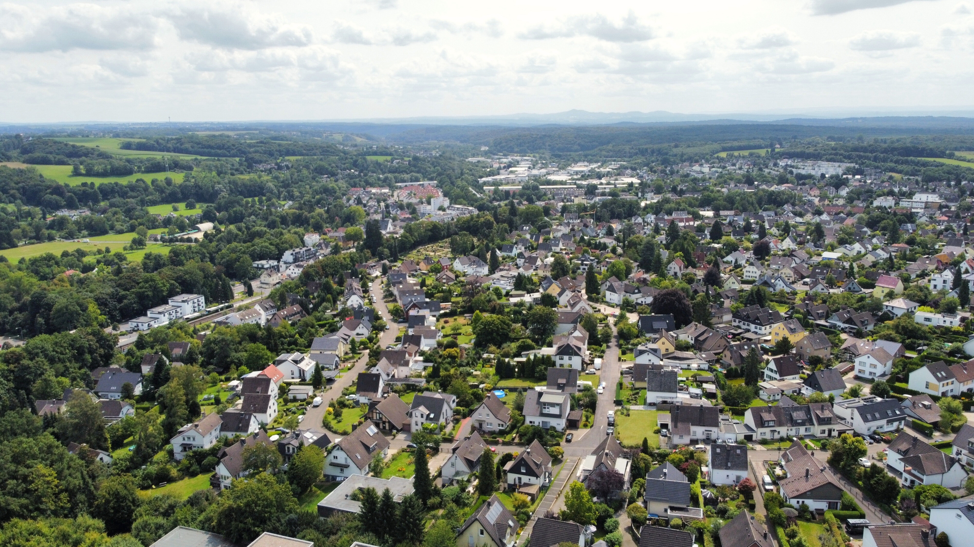 Blick auf Rösrath Das Bild zeigt eine Luftbildaufnahme mit Blick auf Rösrath-Mitte.