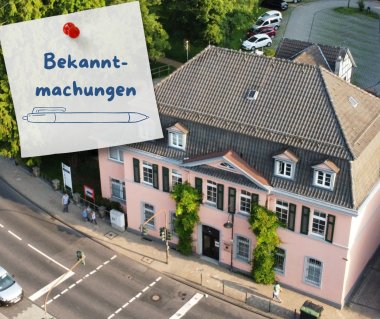 Das Bild zeigt das Historische Rathaus sowie ein Post-it mit der Aufschrift Bekanntmachungen.