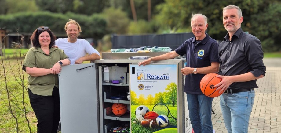 Einweihung der Sportbox Offizielle Inbetriebnahme der Sportbox durch Vertreterinnen und Vertreter der SportBox-Firma „app and move“, der Stadt und des Lions Club Rösrath.