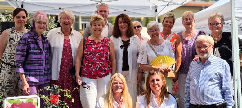 Rose für Rösrath Gruppenbild der bisherigen Trägerinnen der Rose für Rösrath