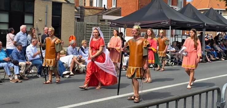 Büßerprozession Veurne Eindrücke von der Büßerprozession in Veurne. Die Prozession ist Ausdruck von Volksglauben und Tradition – und jedes Jahr eine eindrucksvolle Inszenierung für zahlreiche Besucherinnen und Besucher.