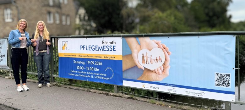 Das Bild zeigt ein Banner zur Pflegemesse am Geländer der Sülzbrücke in Hoffnungsthal.