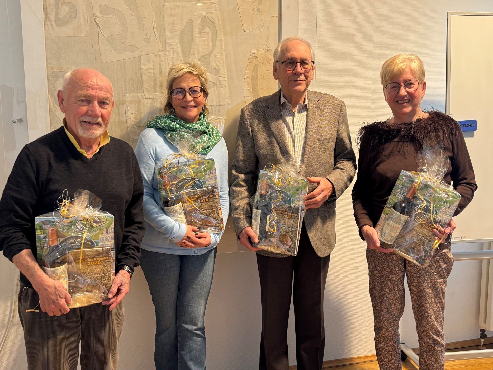Das Bild zeigt Klaus Baldus, Jutta Renner, Kurt Küsgen und Helmi Hütten. Sie wurden aus dem Partnerschaftskomitee verabschiedet. Sie haben durch ihr Engagement zum Gelingen einer lebendigen Städtepartnerschaft beigetragen.