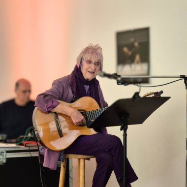 Das Bild zeigt Ehrenbürgerin Monika Kampmann bei der Veranstaltung zum Weltfrauentag.