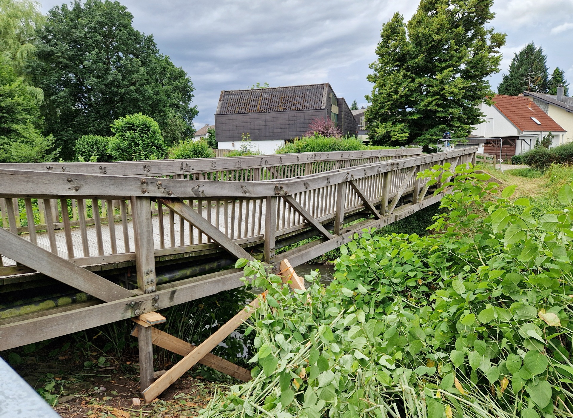Marode Brücke In den Schlämmen Das Bild zeigt die marode, inzwischen abgerissene Brücke In den Schlämmen.