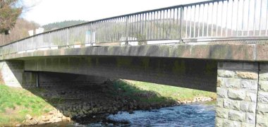 Das Bild zeigt die Sülzbrücke an der Bergischen Landstraße in Lehmbach