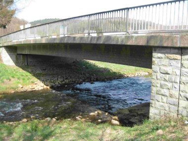 Sülzbrücke Lehmbach Das Bild zeigt die Sülzbrücke an der Bergischen Landstraße in Lehmbach