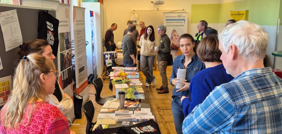 Das Bild zeigt einen Blick auf den ersten Markt der Möglichkeiten im JuZe.