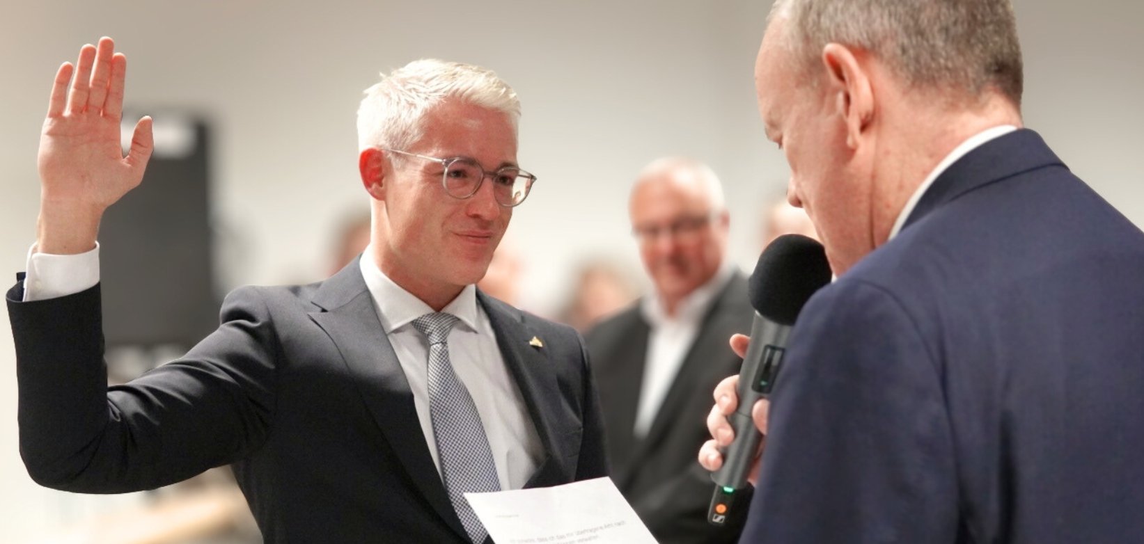 Vereidigung des Bürgermeisters Das Bild zeigt die Vereidigung des Bürgermeisters bei der konstituierenden Ratssitzung.