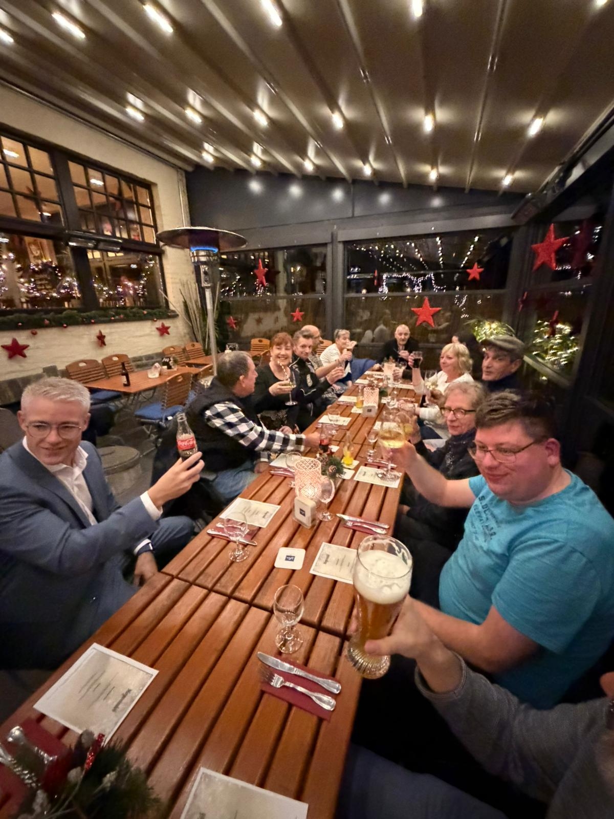 Weihnachtsessen für wohnungslose Menschen Das Bild zeigt das gemeinsame Weihnachtsessen für wohnungslose Menschen im Gasthof Margaretenhöh.