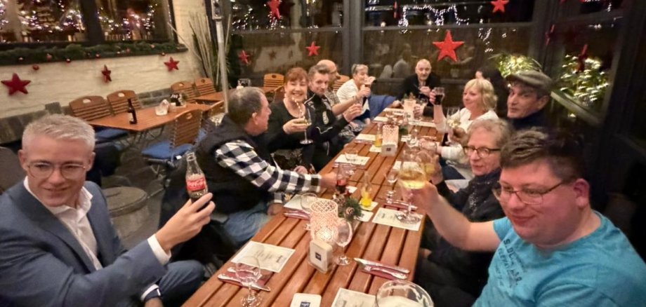 Weihnachtsessen für wohnungslose Menschen Das Bild zeigt das gemeinsame Weihnachtsessen für wohnungslose Menschen im Gasthof Margaretenhöh.