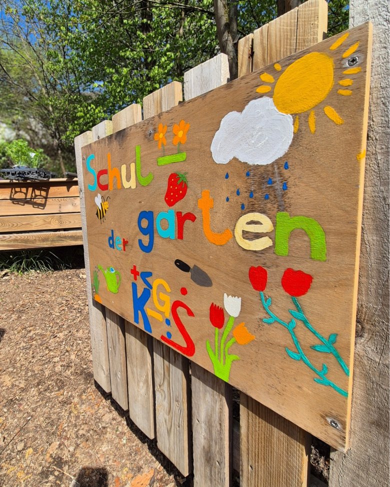 Eingang zum Schulgarten der KGS Das Bild zeigt den Eingang zum Schulgarten der KGS.